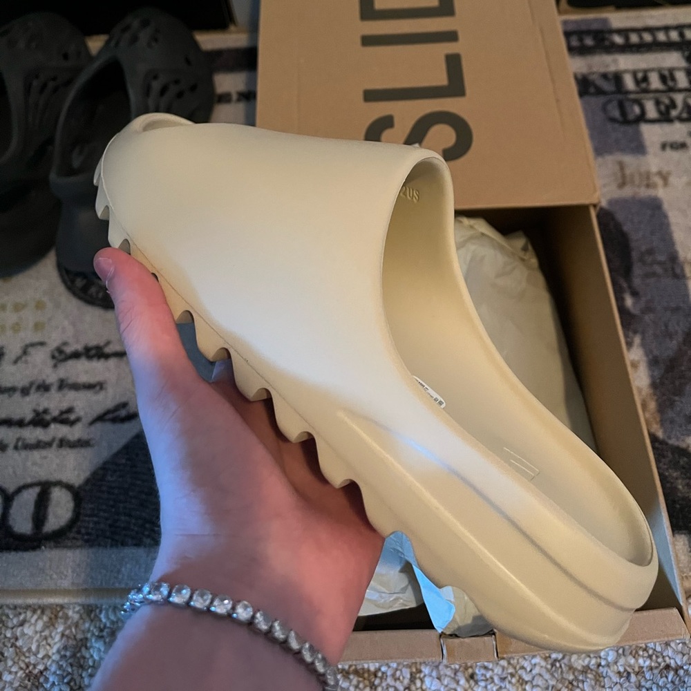 Yeezy slides “Bone”